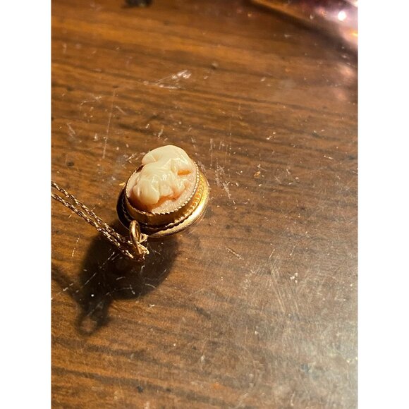 Vintage CAMEO Jewelry BUNDLE (4) | Gold Tone Pendants & Clip Earrings Set | Shel - Picture 3 of 15